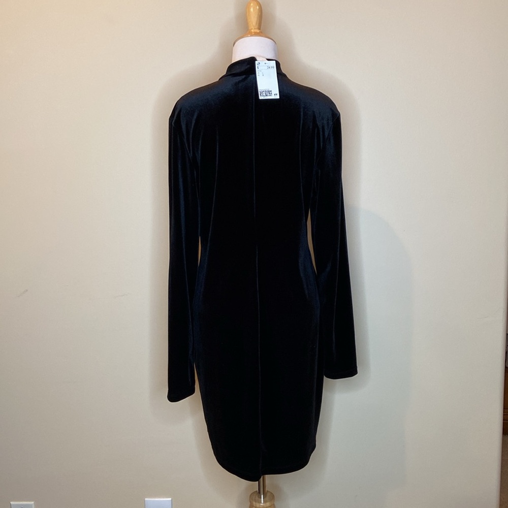 🚨 NWT, H&M dress, long sleeve, velvety feel, size L, stretchy material